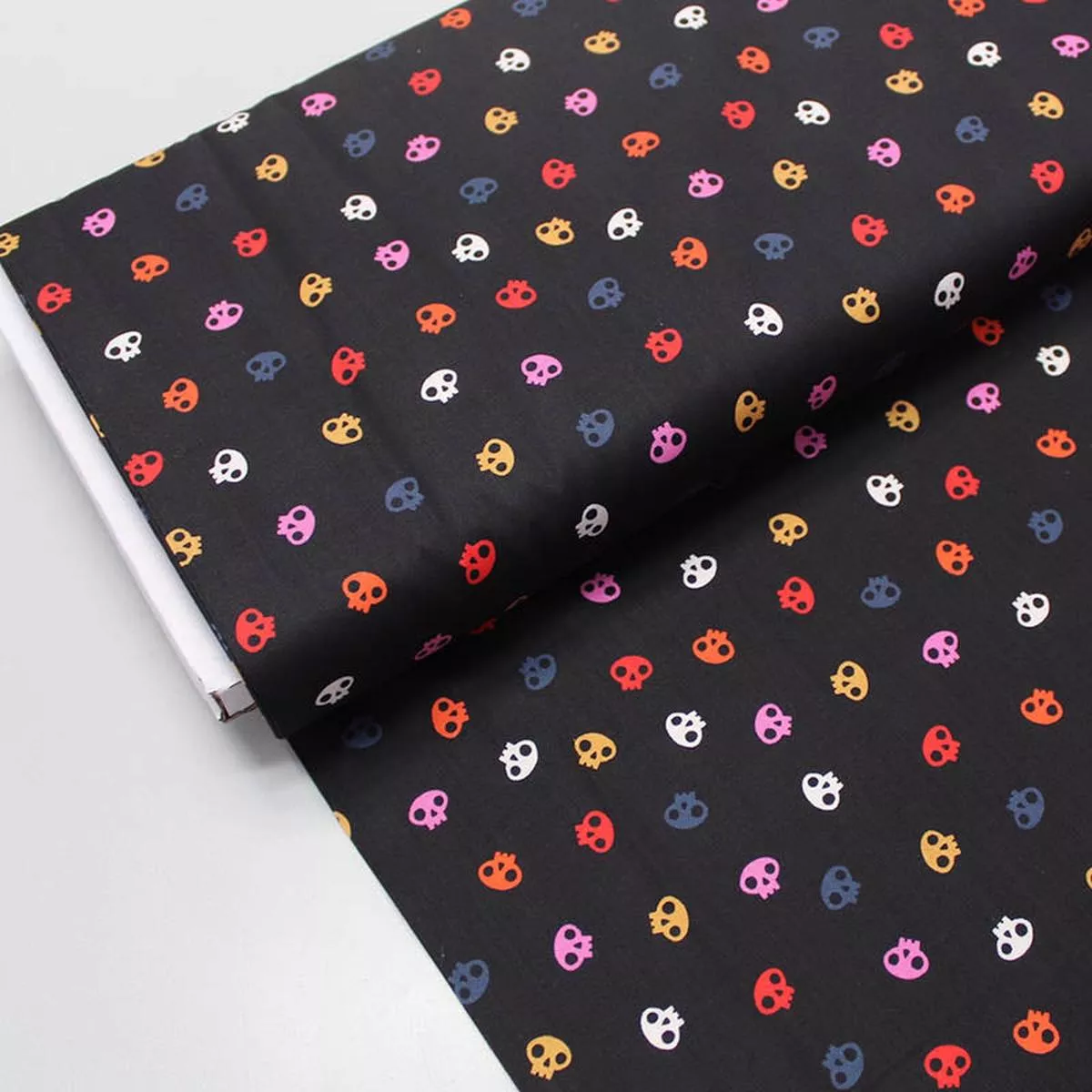 100% Cotton – Black- Tiny Skulls