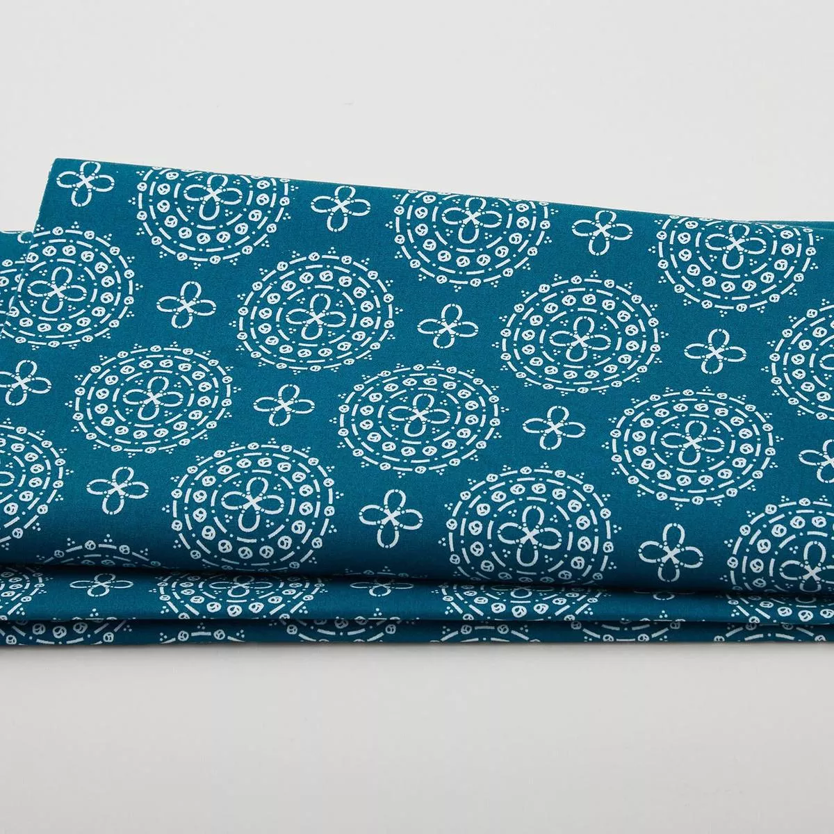 Blossom Hollow – Macrame Peacock 2 Yard Cut