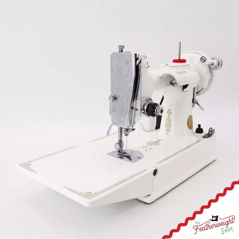 Featherweight 221K Sewing Machine, EE152*** – 1947