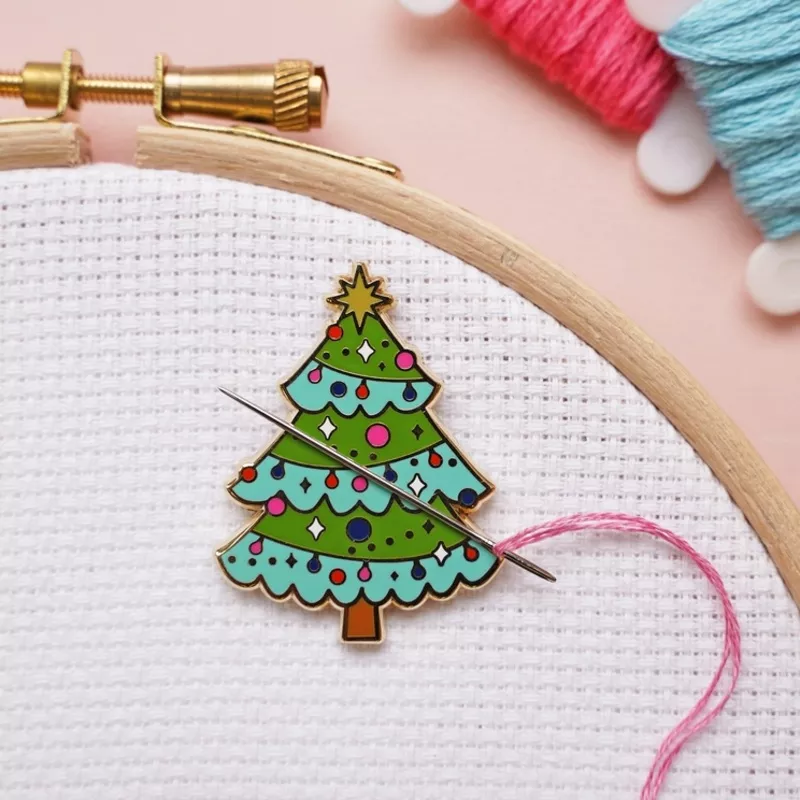 Magnetic Enamel Needle Minder – Christmas Tree