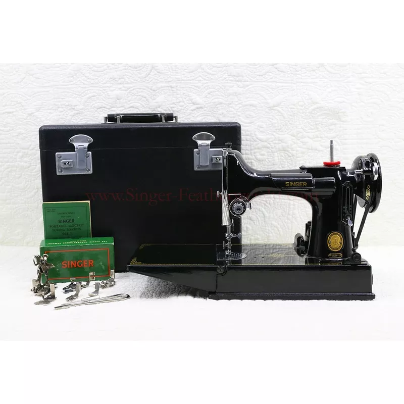 Singer Featherweight 221 Sewing Machine, AL419***